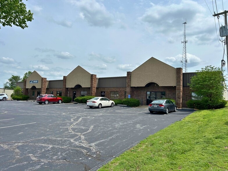 2102-2112 W Vista, Springfield, MO for lease - Primary Photo - Image 1 of 12