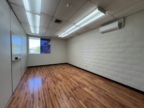 66 W Duarte Rd, Arcadia, CA à louer Photo intérieure- Image 2 de 5