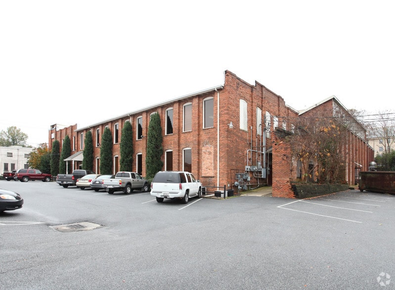 315 W Solomon St, Griffin, GA for lease - Building Photo - Image 2 of 13