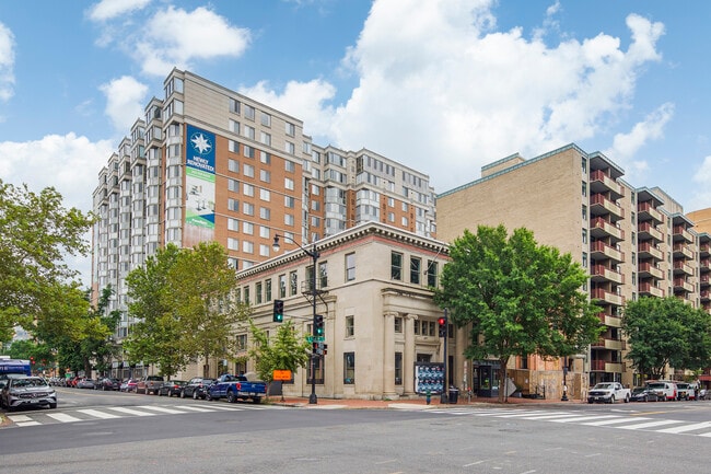 Plus de détails pour 477 H St NW, Washington, DC - Commerce de détail aux enchères