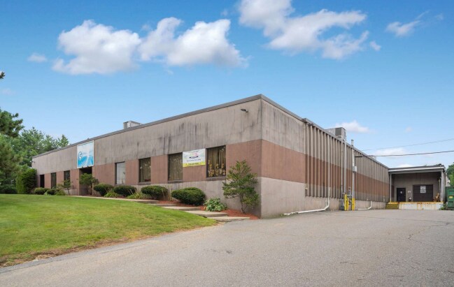 7 Stuart Rd, Chelmsford, MA à louer - Photo du bâtiment - Image 3 de 8