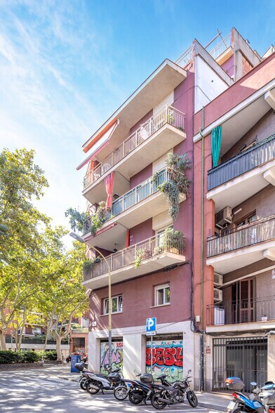 Multifamily in Barcelona, Barcelona for sale - Building Photo - Image 3 of 4