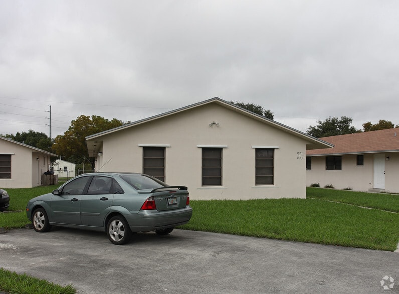 5901-5903 Tyler St, Hollywood, FL for sale - Building Photo - Image 2 of 2