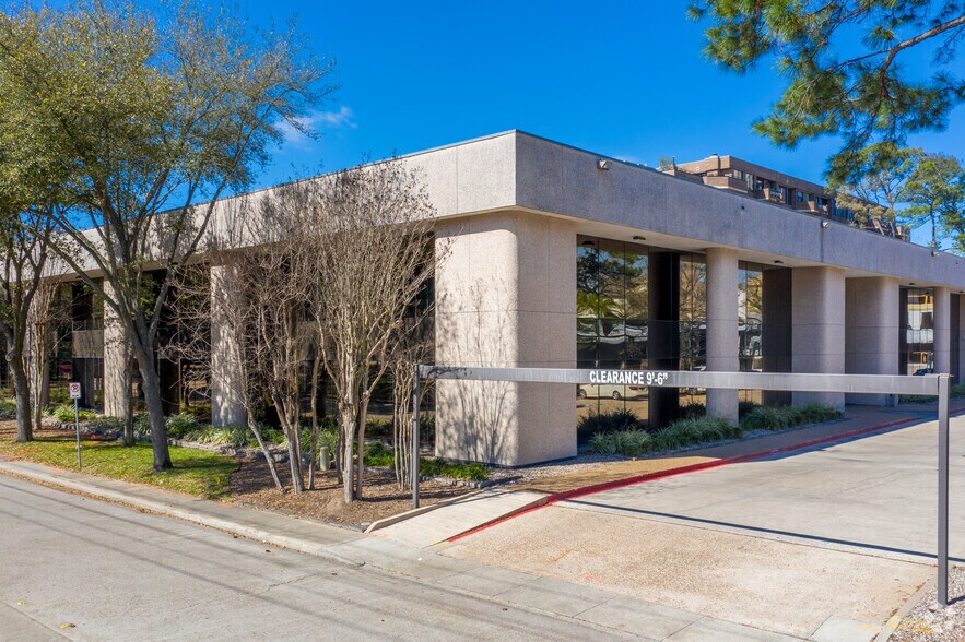 19 Briar Hollow Ln, Houston, TX à vendre - Photo du bâtiment - Image 3 de 22