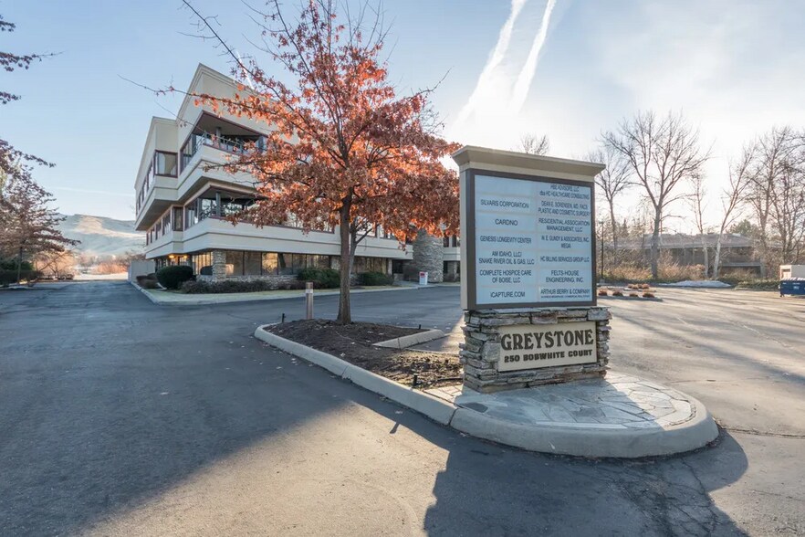 250 Bobwhite Ct, Boise, ID à louer - Photo du bâtiment - Image 2 de 7