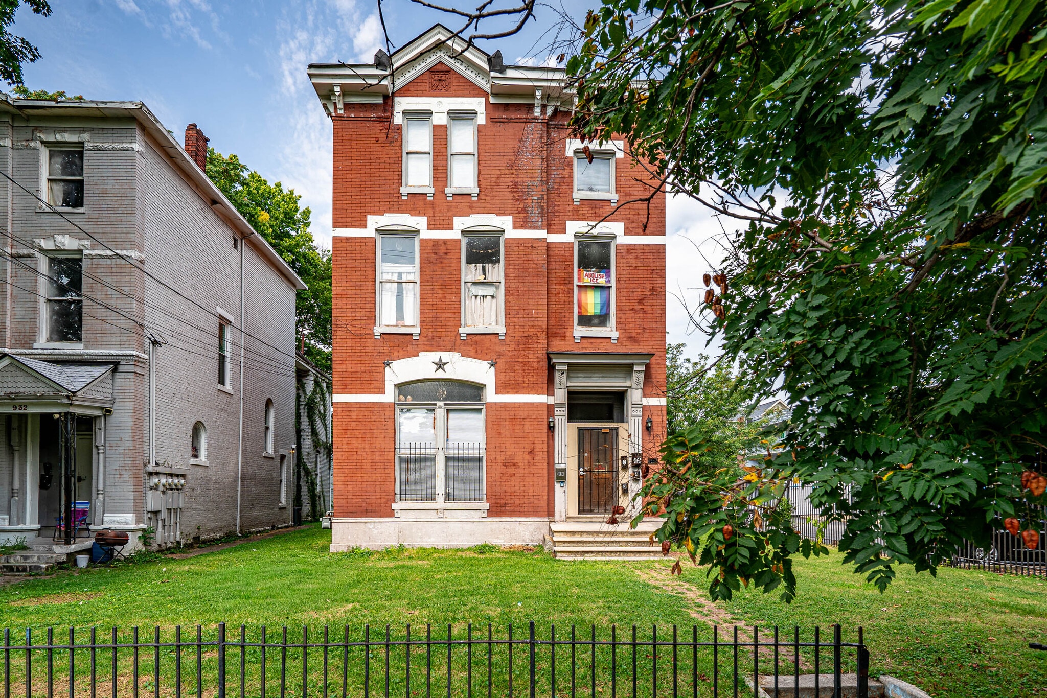 930, 932, 936, & 938 S 1st Apartments portfolio of 4 properties for sale on LoopNet.ca Building Photo- Image 1 of 53