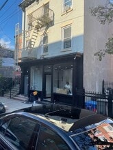 413 E 158th St, Bronx, NY à louer Photo du bâtiment- Image 2 de 15