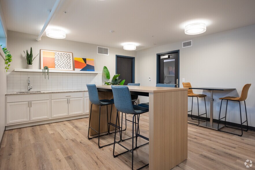 900 Leonard St NW, Grand Rapids, MI à louer - Autre - Image 3 de 36