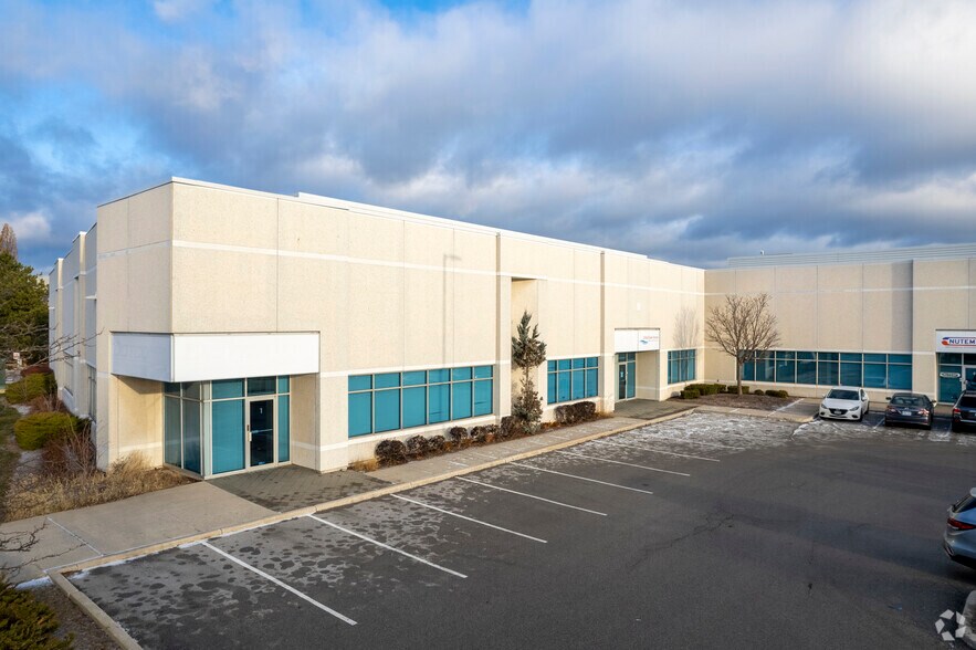 3535 Laird Rd, Mississauga, ON for lease - Primary Photo - Image 1 of 5