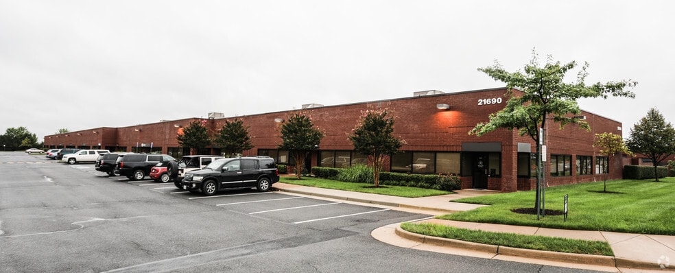21690 Red Rum Dr, Ashburn, VA for lease - Building Photo - Image 2 of 4