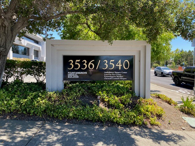 3536 Mendocino Ave, Santa Rosa, CA à louer - Photo du bâtiment - Image 3 de 14