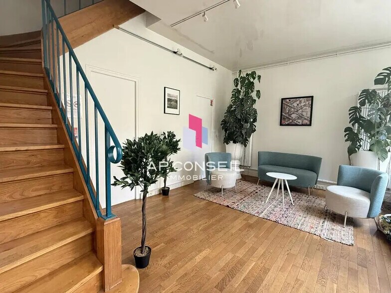 Office in Versailles for lease - Building Photo - Image 2 of 8