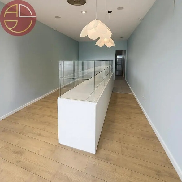 Retail in Toulouse for lease - Interior Photo - Image 2 of 4