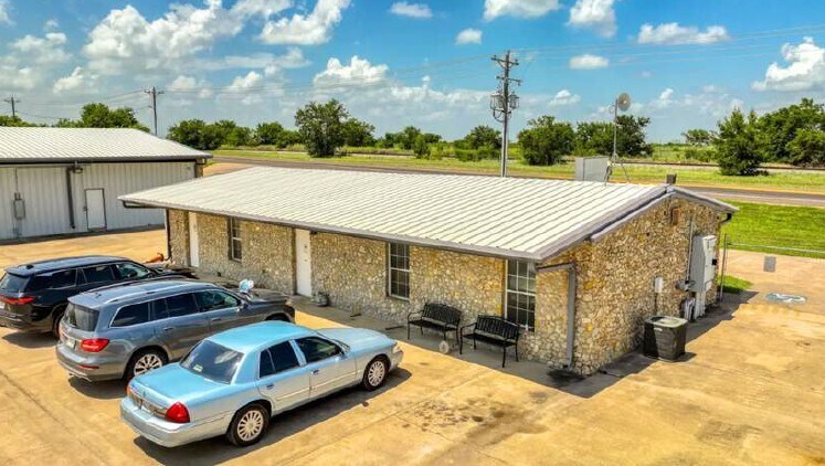 1310 N Cresson Hwy, Cresson, TX à vendre - Photo du bâtiment - Image 2 de 7
