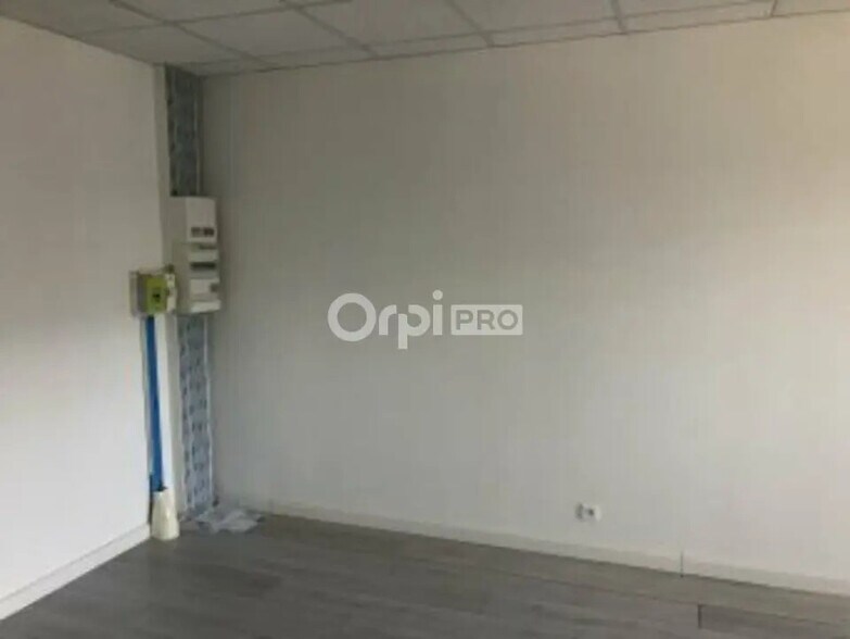 Office in Canéjan for lease - Interior Photo - Image 3 of 6