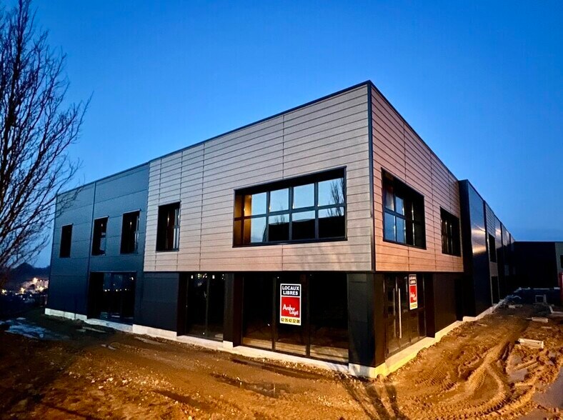 Flex in Montivilliers for lease - Building Photo - Image 1 of 4