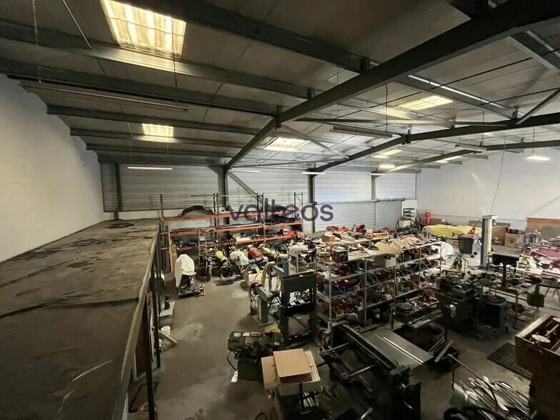 Flex in Cugnaux for lease - Interior Photo - Image 2 of 4