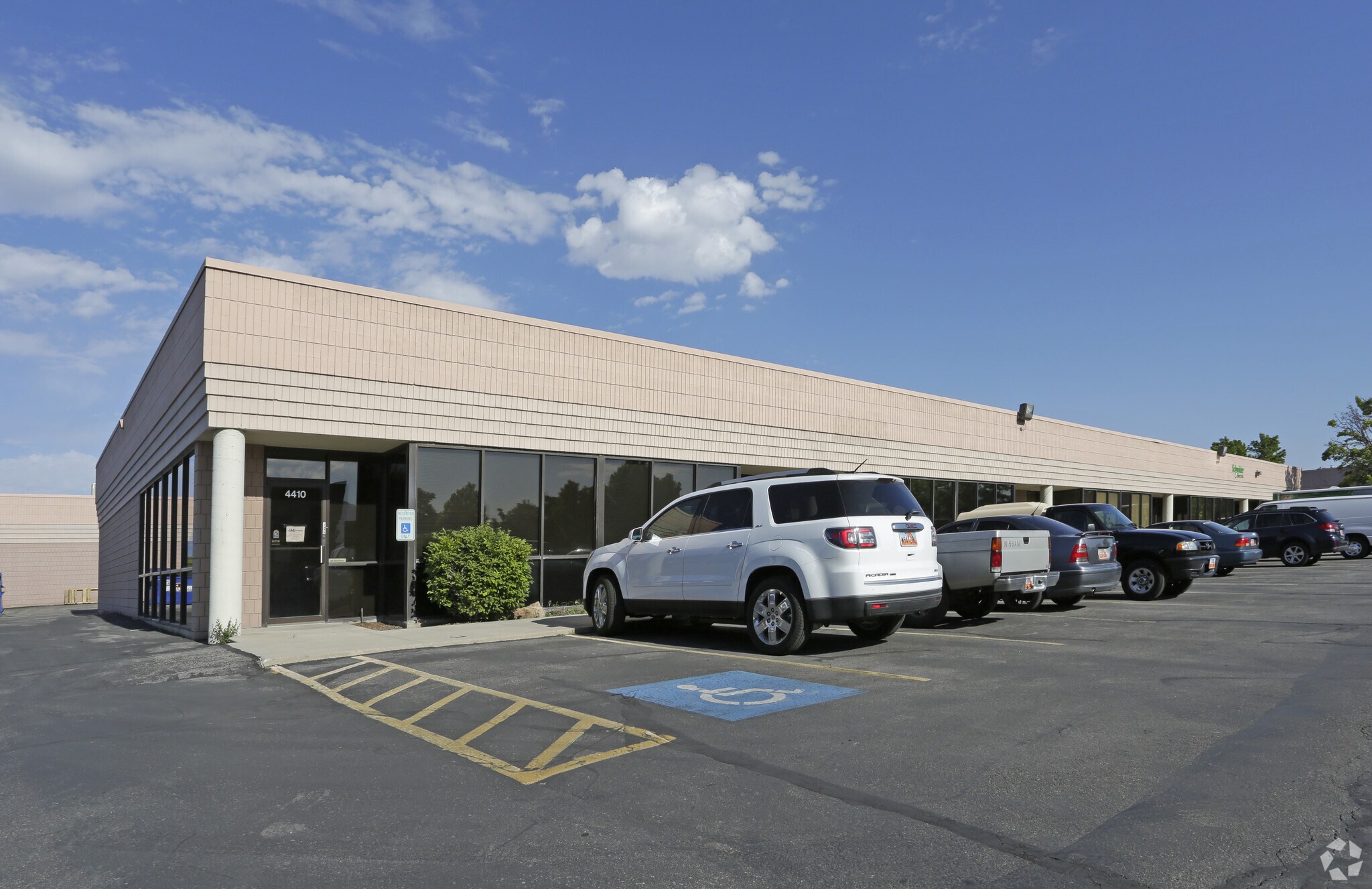 4380-4410 S Century Dr, Salt Lake City, UT à louer Photo principale- Image 1 de 8