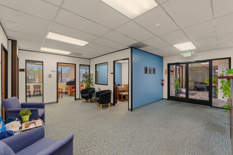 992 S De Anza Blvd, San Jose, CA à louer - Photo du bâtiment - Image 3 de 54