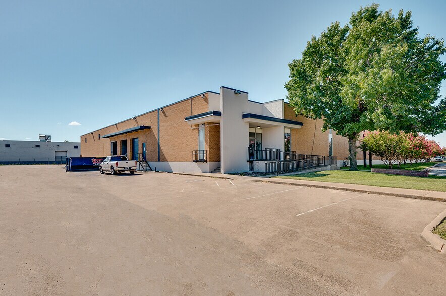 1262 Viceroy Dr, Dallas, TX for lease - Building Photo - Image 1 of 11