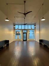 519-521 3rd Ave, Seattle, WA à louer Photo intérieure- Image 1 de 4