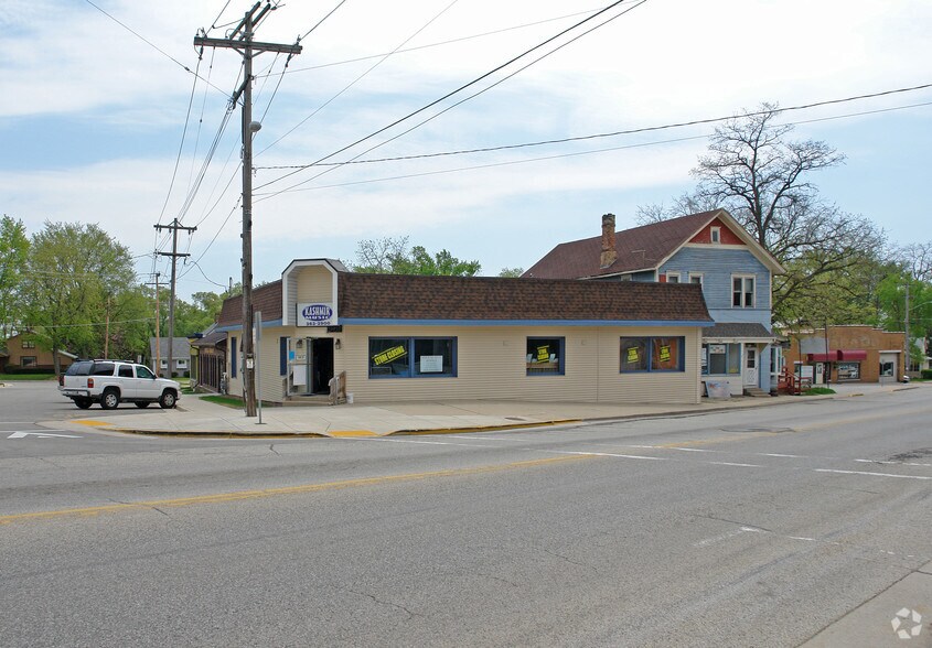 204-210 S Rochester St, Mukwonago, WI for sale - Building Photo - Image 3 of 4