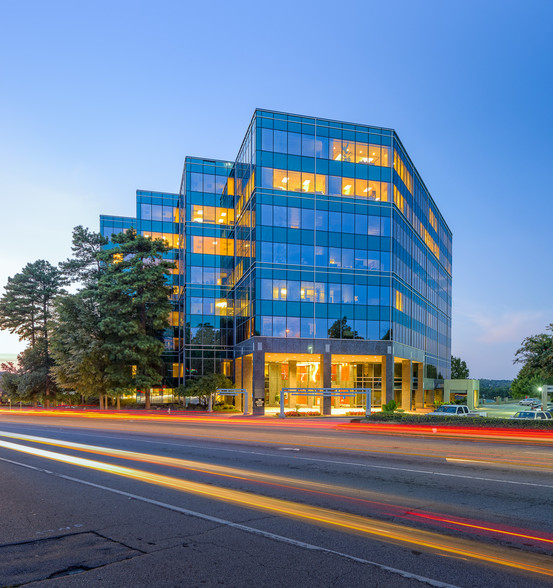 780 Johnson Ferry Rd NE, Atlanta, GA à louer - Photo du bâtiment - Image 2 de 18