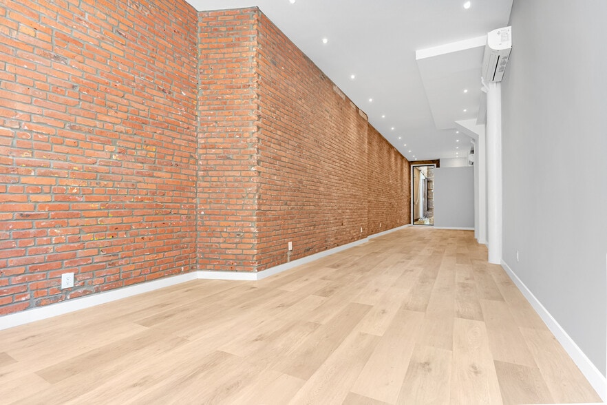 228 8th Ave, New York, NY à louer - Photo du bâtiment - Image 2 de 8