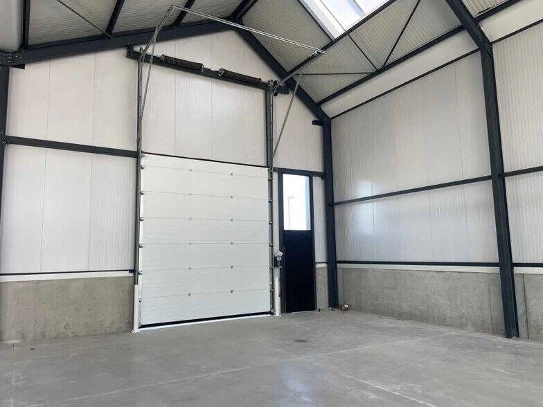 Local d'activités dans Toussieu à vendre - Photo du bâtiment - Image 3 de 26