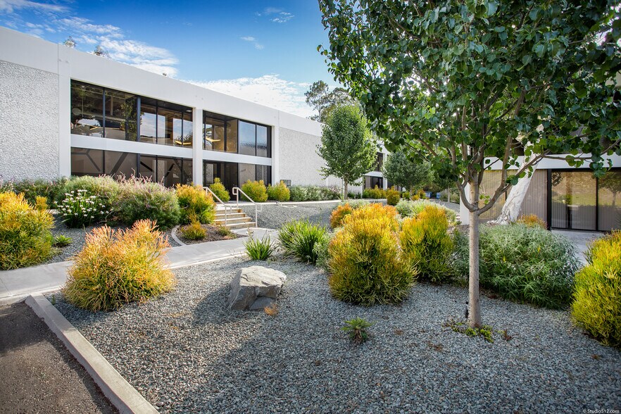 16744-16772 W Bernardo Dr, San Diego, CA à louer - Photo du bâtiment - Image 3 de 22