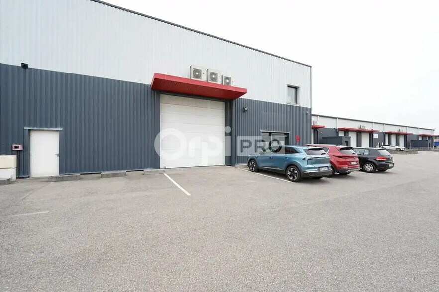 Industrial in Saint-Quentin-Fallavier for lease - Building Photo - Image 3 of 4
