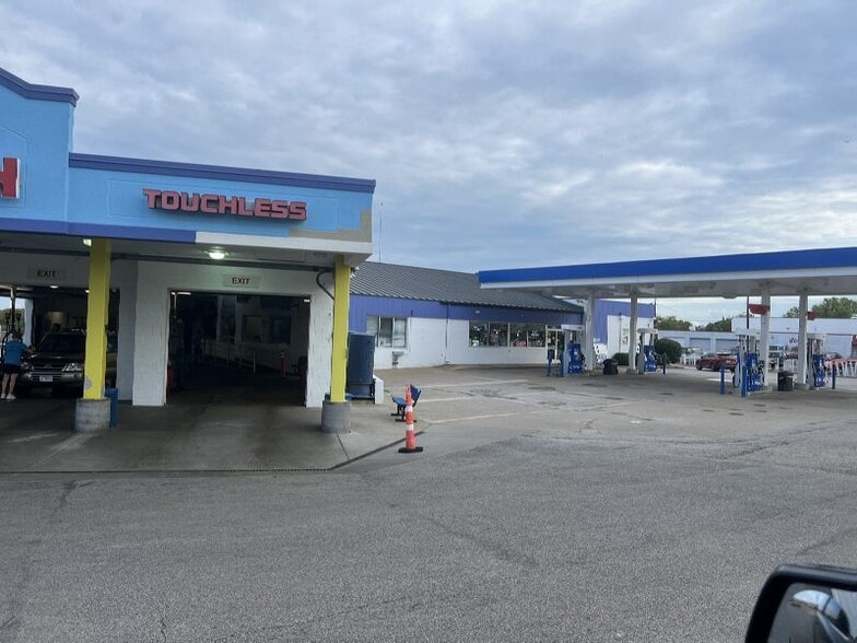 1700 Ford Ln, Saint Charles, MO à vendre - Photo du bâtiment - Image 2 de 23