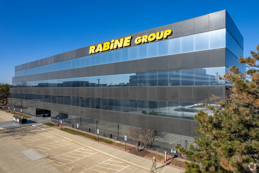 900 National Pky, Schaumburg, IL for lease - Building Photo - Image 1 of 9