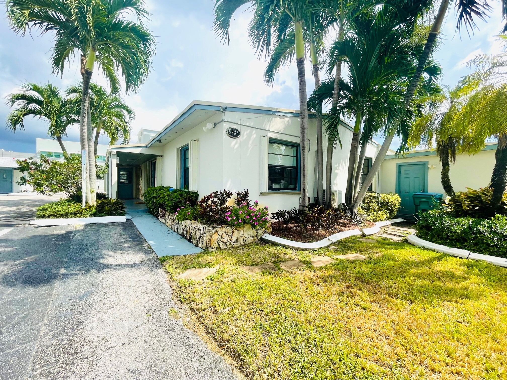 5935 Taft St, Hollywood, FL for lease Primary Photo- Image 1 of 10