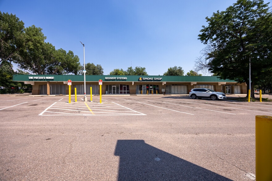 831 S Circle Dr, Colorado Springs, CO for sale - Building Photo - Image 3 of 9