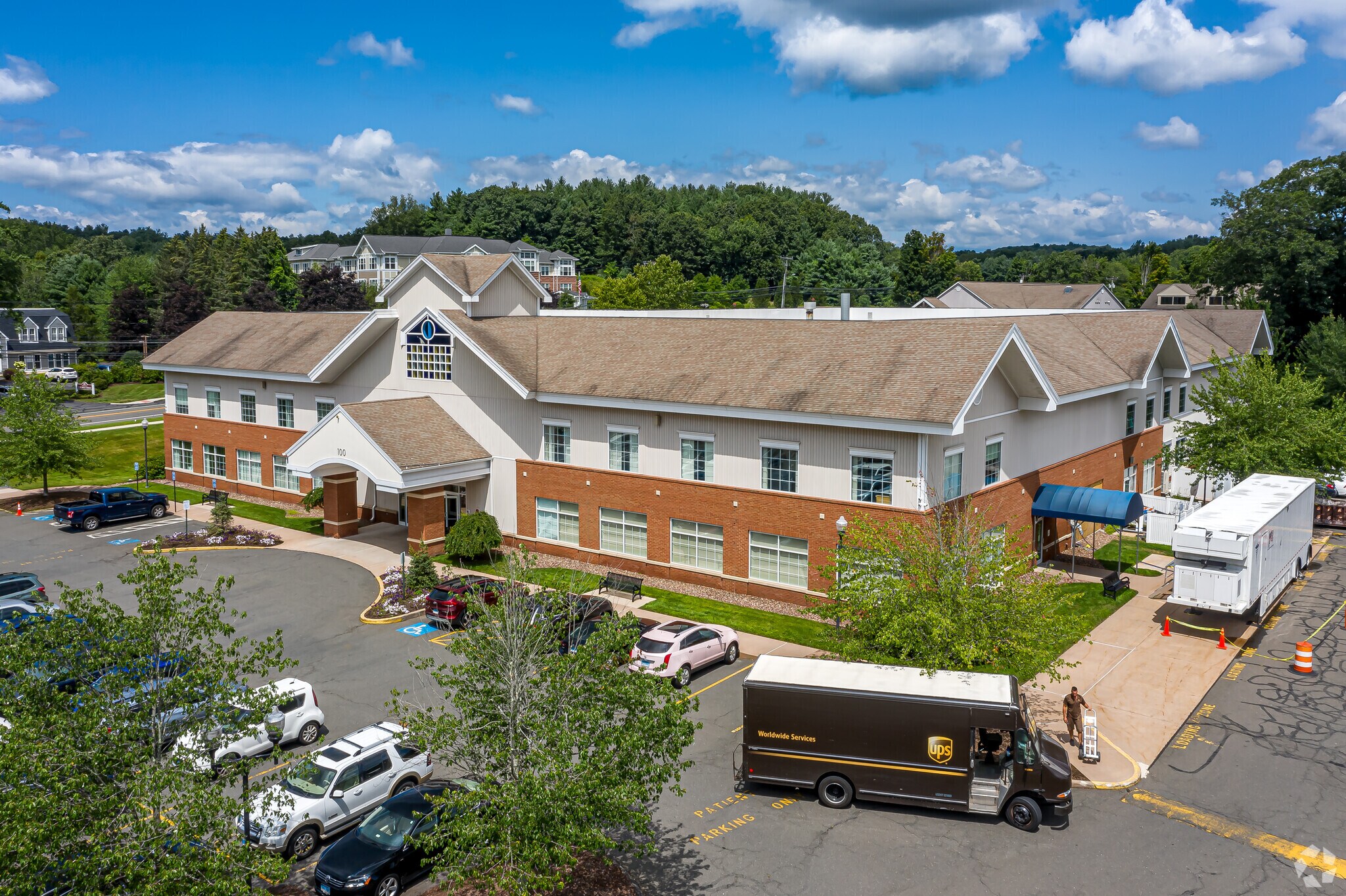 100 Simsbury Rd, Avon, CT à louer Photo du bâtiment- Image 1 de 21