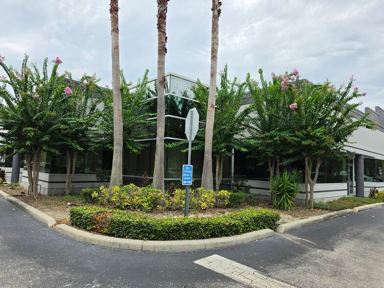 7901 Kingspointe Pky, Orlando, FL for lease - Building Photo - Image 2 of 30