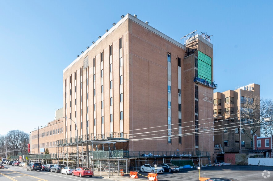 9060 7th Ave, Brooklyn, NY for lease - Building Photo - Image 2 of 6