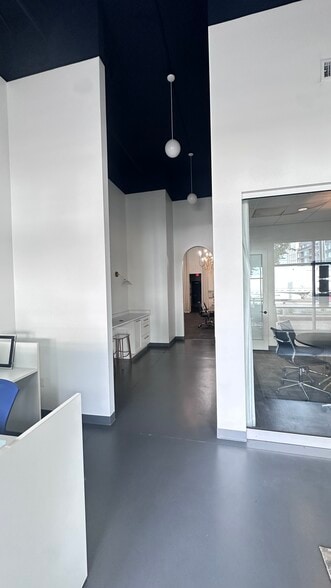 4011 Charlotte Ave, Nashville, TN à louer - Photo intérieure - Image 3 de 9