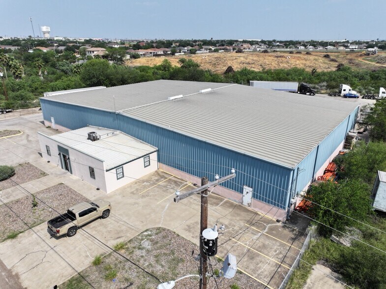 711 Enterprise St, Laredo, TX à louer - Photo du bâtiment - Image 2 de 11