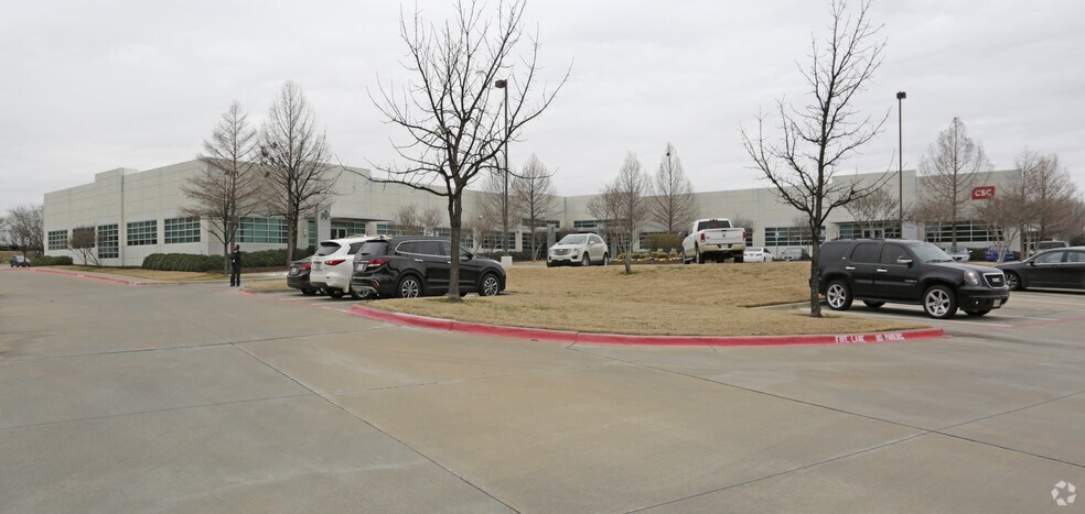 631 S Royal Ln, Coppell, TX à vendre - Photo du bâtiment - Image 2 de 4