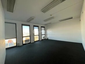 Bureau dans Montigny-le-Bretonneux à vendre Photo intérieure- Image 2 de 19