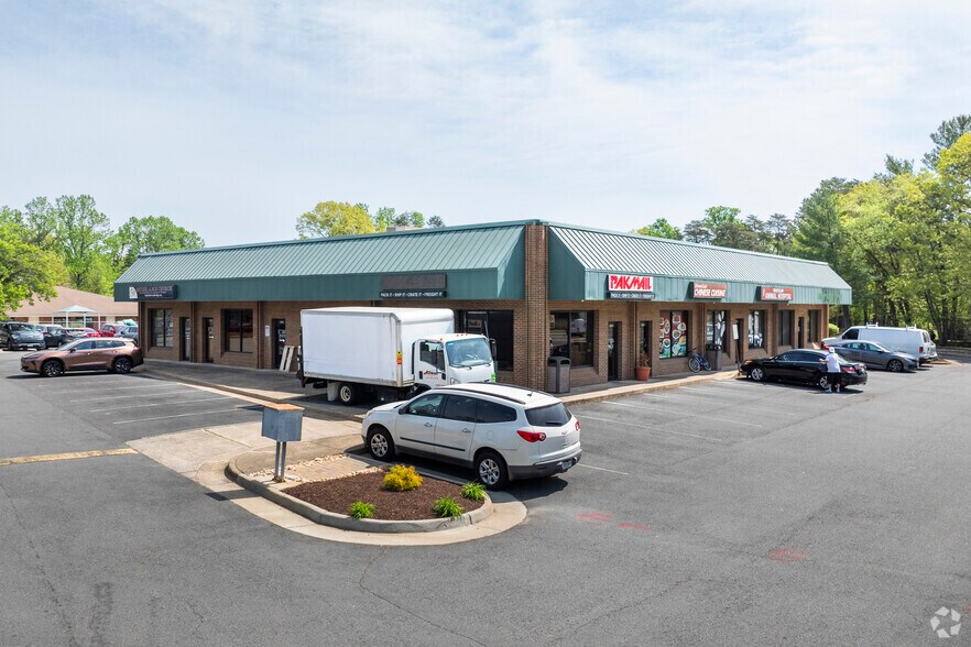 4371-4393 Kevin Walker Dr, Dumfries, VA for lease - Building Photo - Image 2 of 14