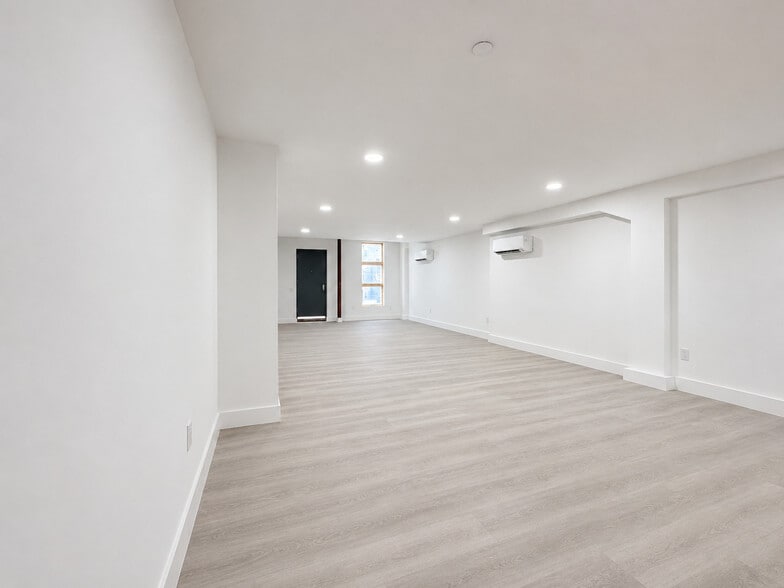 1641 Undercliff Ave, Bronx, NY for lease - Interior Photo - Image 2 of 13
