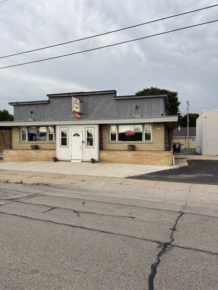 5832-40 S Packard Ave, Cudahy, WI à vendre - Photo du bâtiment - Image 1 de 9
