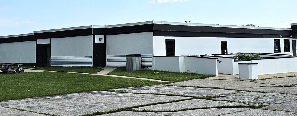 903 N Euclid Ave, Bay City, MI for lease - Building Photo - Image 2 of 3