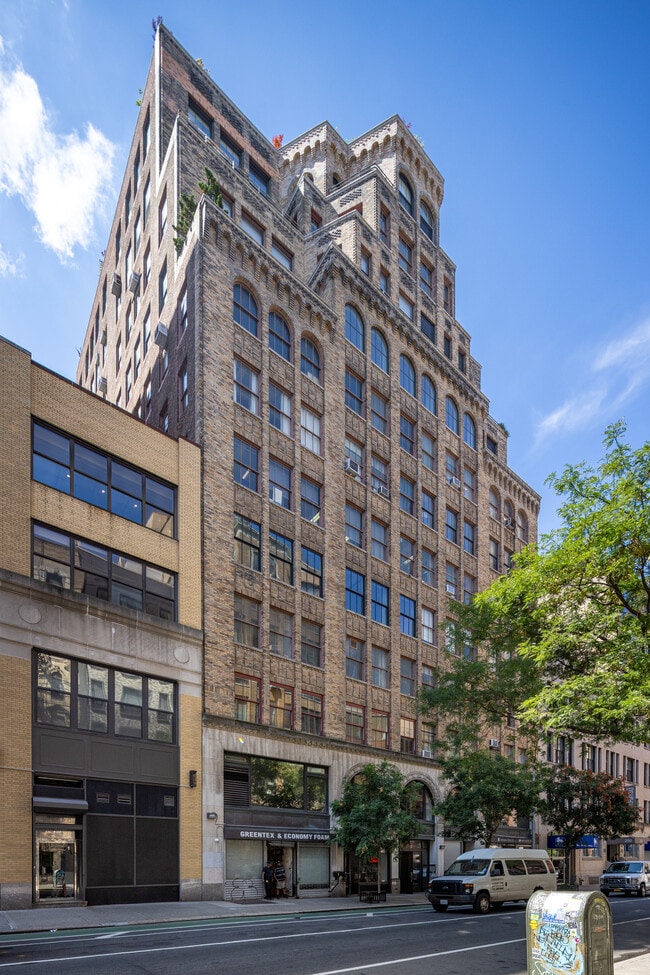 Plus de détails pour Multifaceted Condos | Significant Upside – Bureau, Commerce de détail aux enchères, New York, NY