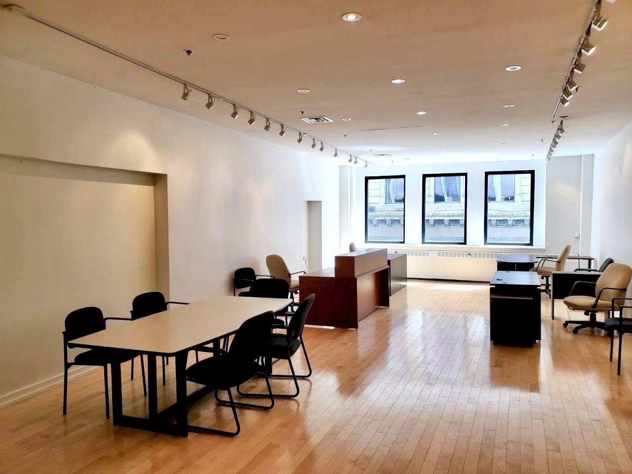 381-383 Rue Notre-Dame O, Montréal, QC à louer Photo intérieure- Image 1 de 5