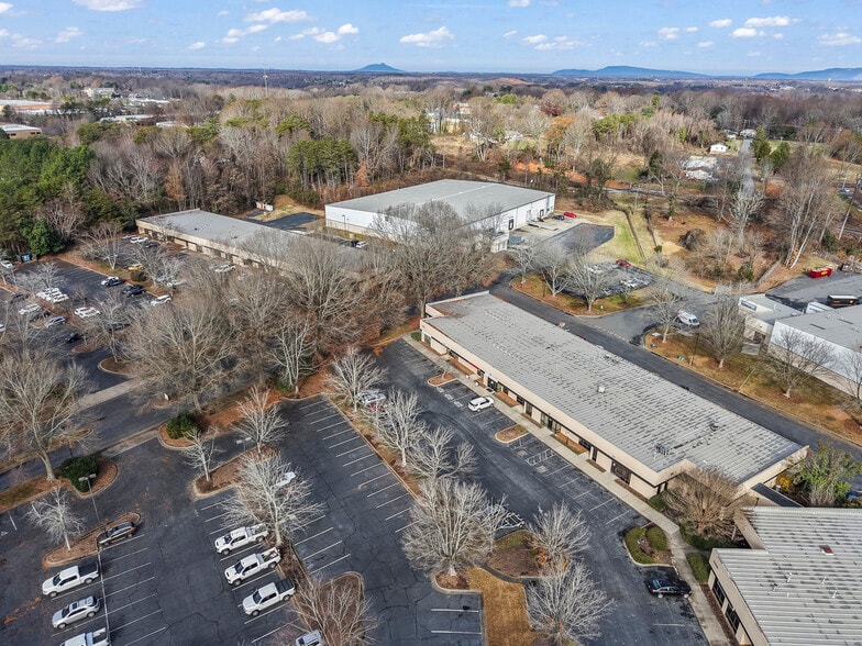 4410 Providence Ln, Winston-Salem, NC for lease - Building Photo - Image 2 of 4