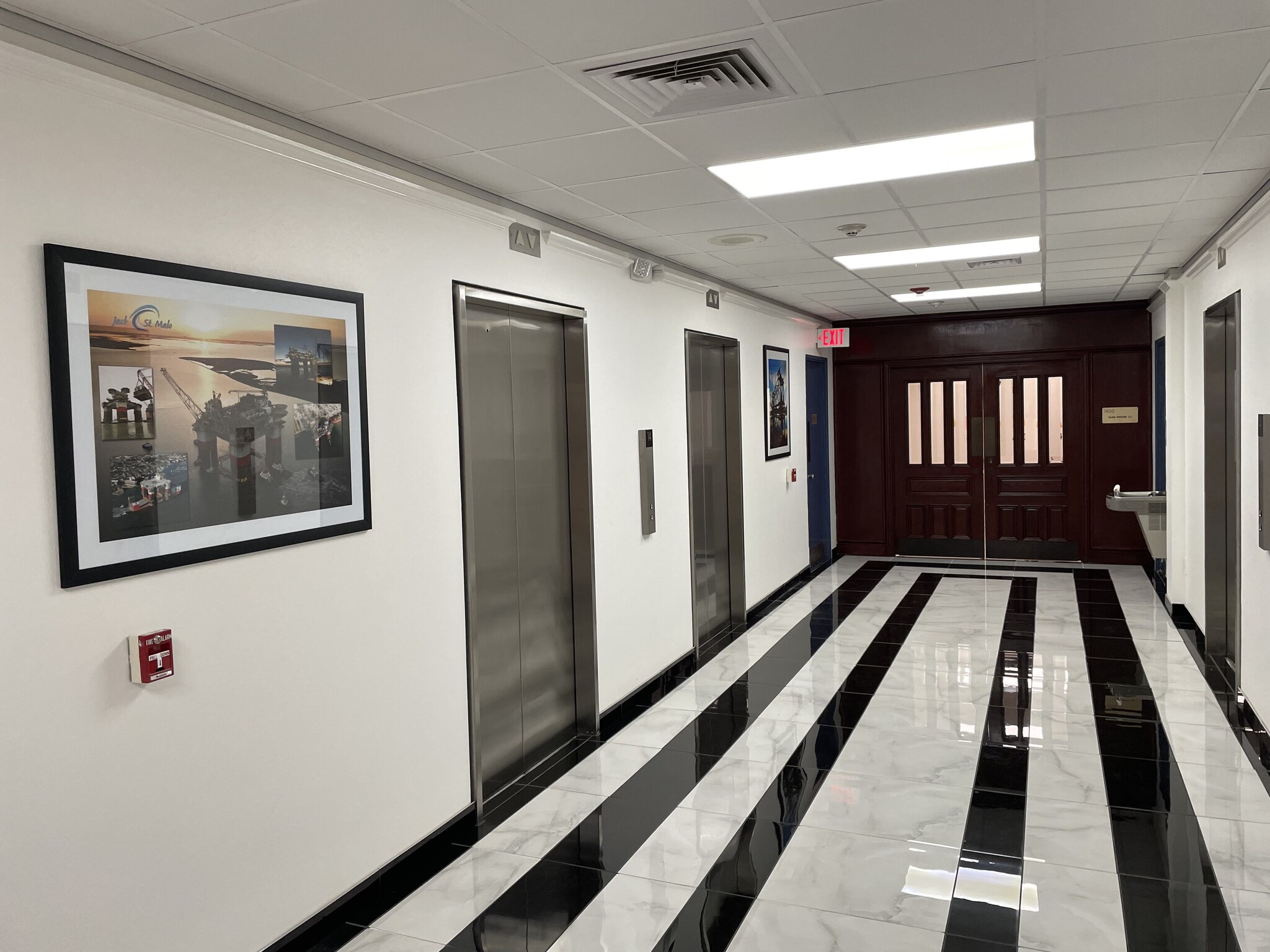 711 N Carancahua St, Corpus Christi, TX for lease Interior Photo- Image 1 of 7